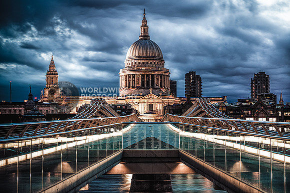 St.Paul's Cathedral before sunrise