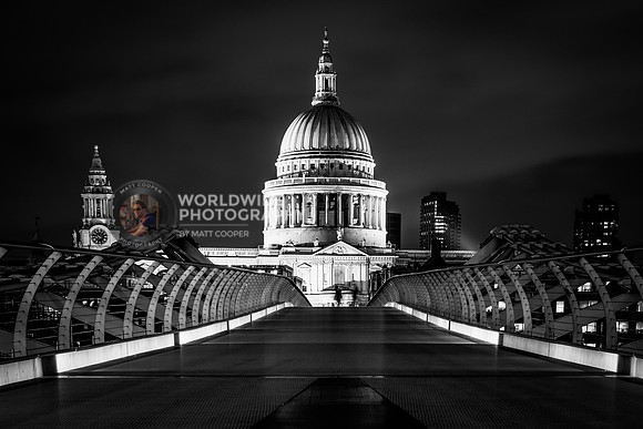 St.Paul's black and white