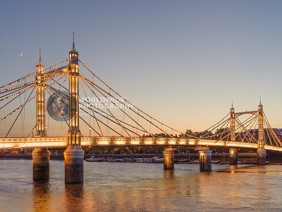 Albert Bridge at dusk