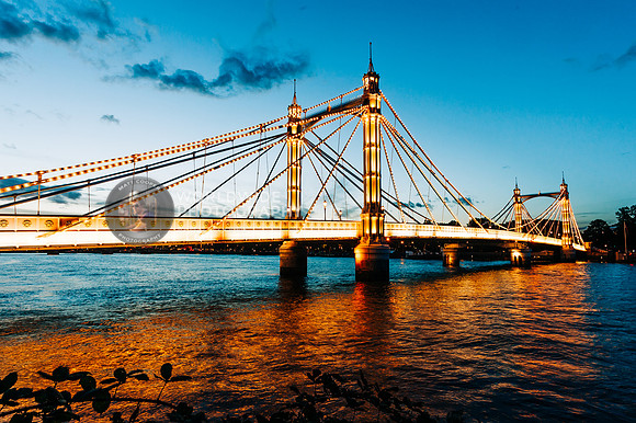 Albert Bridge at dusk
